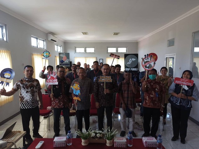 Kabapas Berfoto bersama seluruh panitia dan peserta pelatihan kemandirian