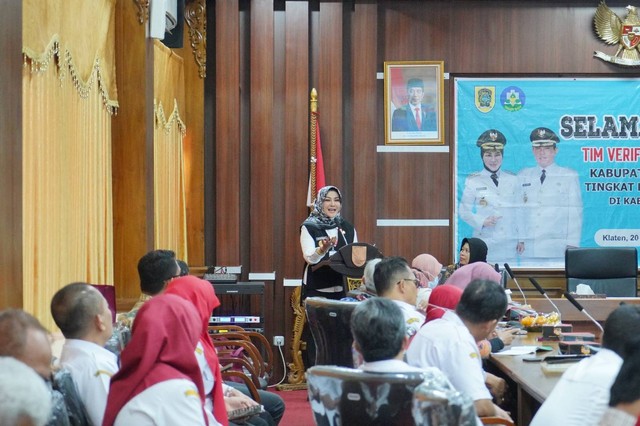 Bupati Klaten menyambut kehadiran dan mengajak tim verifikasi lapangan penghargaan Kabupaten Kota Sehat (KKS) 2023 keliling Klaten, Rabu (20/09/2023). Foto: Dok. Pemkab Klaten