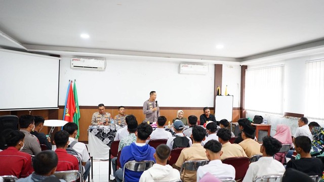Kapolresta Bandung Kombes Kusworo Wibowo saat menyampaikan arahan ke pelajar di Kabupaten Bandung terkait geng motor. Istimewa