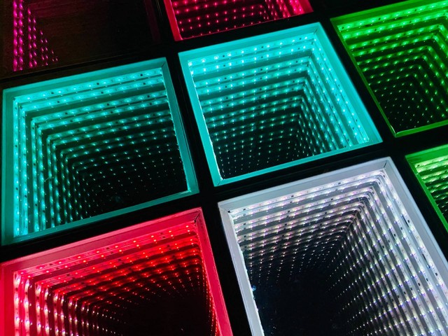 Ilustrasi Pengertian Light Emitting Diode (LED). Sumber: Unsplash/Stephen Kong