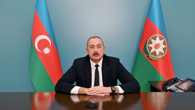 Presiden Azerbaijan Ilham Aliyev menyampaikan pidato nasional di televisi di Baku, Azerbaijan, 20 September 2023.  Foto: Layanan Pers Presiden Azerbaijan Ilham Aliyev via REUTERS