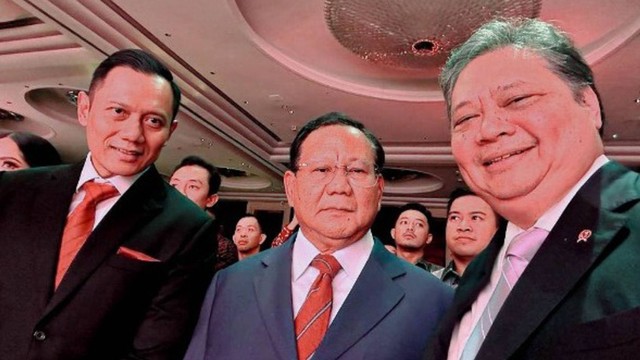 Menteri Pertahanan RI Bapak Prabowo Subianto, Ketum Partai Golkar dan Ketum Partai Demokrat Agus Harimurti Yudhoyono menghadiri acara perayaan ulang tahun ke 74 People Republic of China.  Foto: Instagram.com/airlanggahartarto_official/