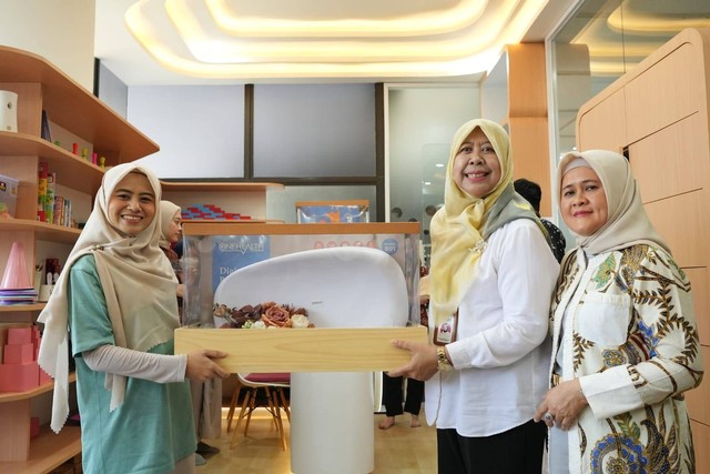 Telkom Daycare menjadi fasilitas daycare pertama di Indonesia yang dianugerahi peringkat tertinggi sertifikasi Taman Asuh Ceria Anak (TARA) oleh KemenPPPA RI. Foto: dok. Telkom