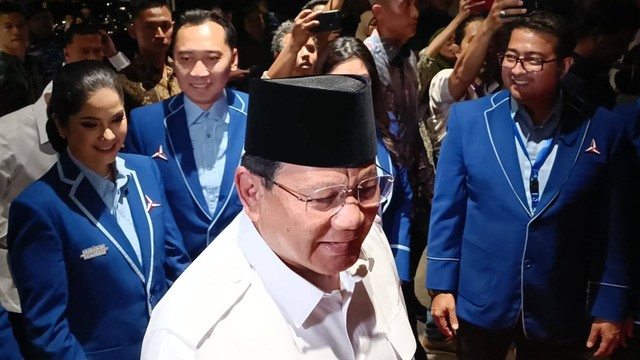 Ketum Partai Gerindra Prabowo Subianto tiba di acara Rapimnas Partai Demokrat di JCC Senayan, Jakarta, Kamis (21/9/2023). Foto: Hedi/kumparan