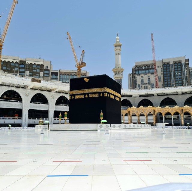 Masjidil Haram yang kosong saat pandemi Covid-19 di tahun 2020. (foto: koleksi pribadi)