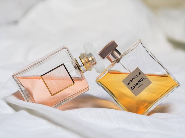   Ilustrasi Cara Menggunakan Parfum yang Benar, Foto Unsplash/Laura Chouette