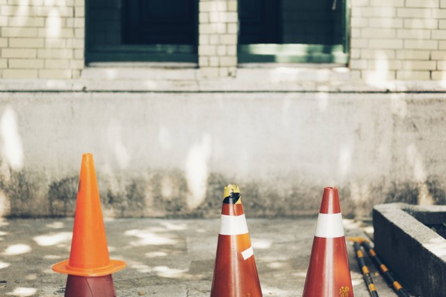 Cara Menghitung Luas Permukaan Kerucut. Foto: Unsplash/EJ Li,