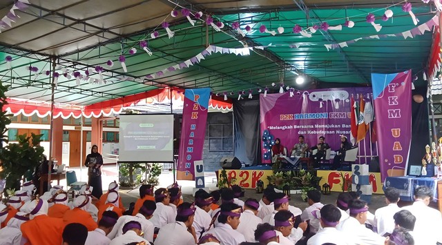 Talkshow Pengenalan Ormawa Tingkat Fakultas di Green Hall Kampus III Universitas Ahmad Dahlan (UAD) (Dok. FKM UAD)