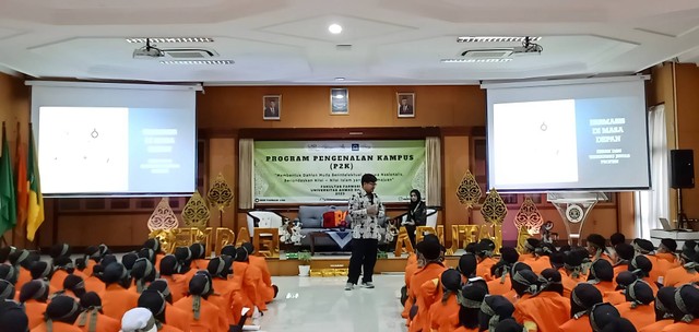 Hari fakultas pada Program Pengenalan Kampus (P2K) Universitas Ahmad Dahlan (UAD) tahun 2023 (Dok. Isah)