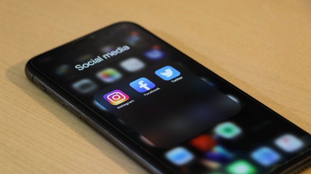 Ilustrasi Cara Menghubungkan Facebook ke Instagram. Unsplash/dole777.