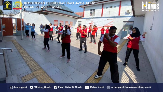 Kesehatan dan Semangat Terangkat! Petugas Rutan Gresik Kompak ikuti Senam Pagi