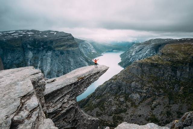 Ilustrasi caption tentang kehidupan, sumber foto: unsplash.com/Benjamin Davies