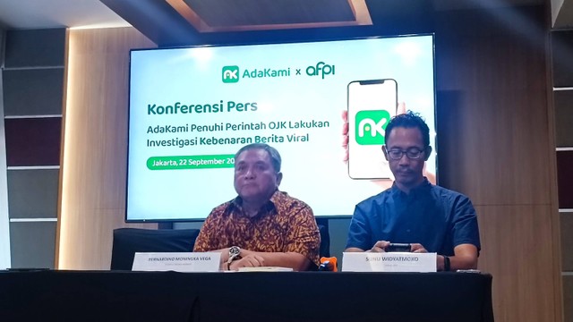 Direktur Utama AdaKami Bernardino Moningka Vega (kiri) dan Sekjen Asosiasi Fintech Pendanaan Bersama Indonesia (kanan) Sunu Widyatmoko (kanan). Foto: Ghinaa Rahmatika/kumparan