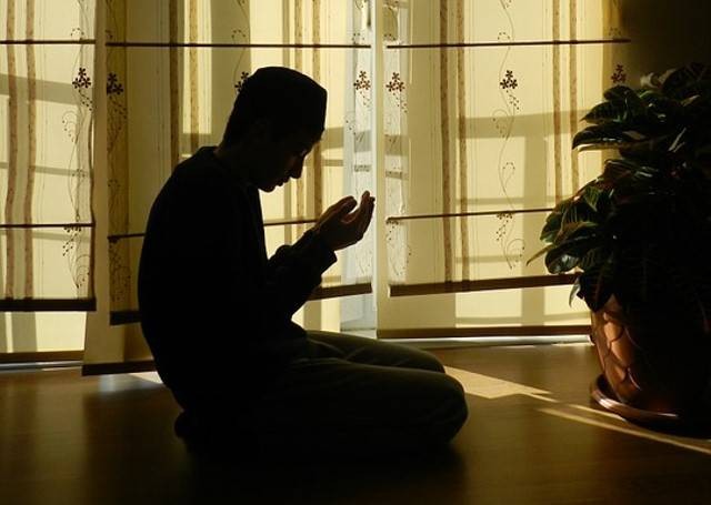 Ilustrasi doa setelah sholat Istikharah jodoh. Foto: Pexels.