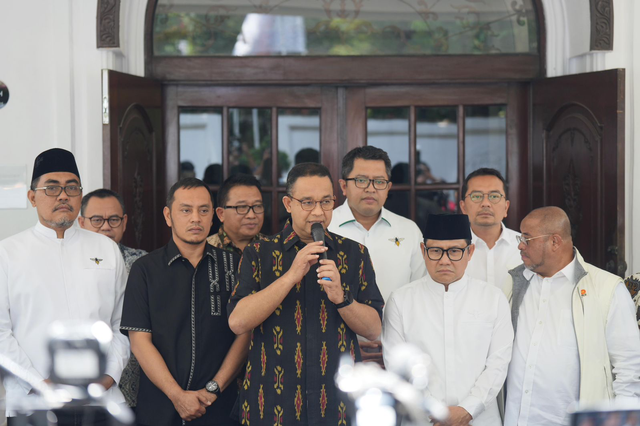 Anies-Gus Imin dalam meresmikan tim khusus bernama Baja Amin atau Badan Pekerja Anies-Muhaimin, Jumat (22/9). Foto: Dok. Istimewa