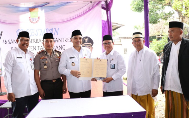 Pemkab Tangerang melalui Kebijakan Bupati Tangerang Ahmed Zaki Iskandar mencanangkan berbagai program unggulan salah satunya Sanitasi Berbasis Pesantren (Sanitren).