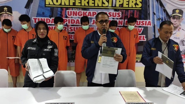 Ditreskrimsus Polda Sumsel saat melakukan press rilis kasus pinjaman fikti, Foto : Istimewa