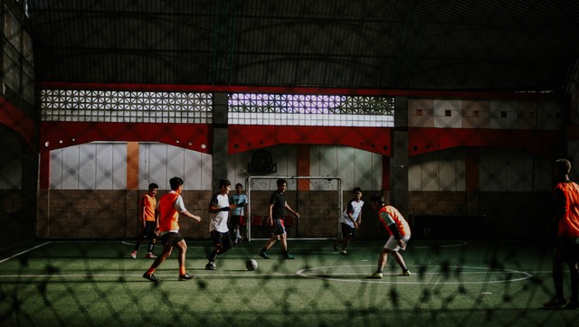 Cara Bermain Futsal. Foto: Unsplash/Falaq Lazuardi.