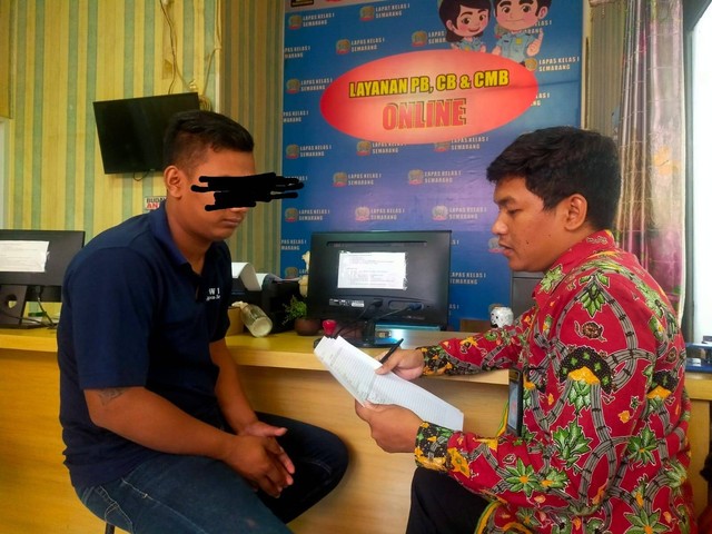 Petugas PK Bapas Semarang Laksanakan Wawancara Terhadap Klien Pemasyarakatan