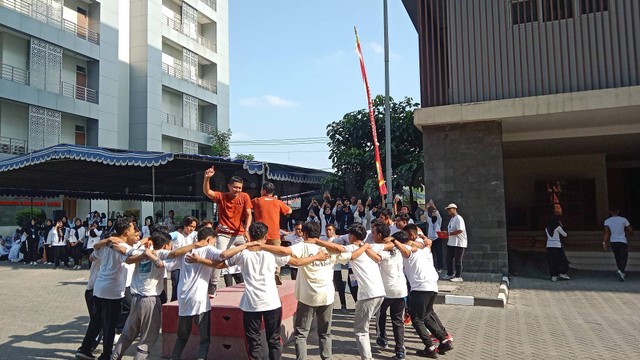 Senam Bersama FKIP Universitas Ahmad Dahlan (UAD) pada rangkaian Program Pengenalan Kampus (P2K) 2023 (Dok. Zahro)