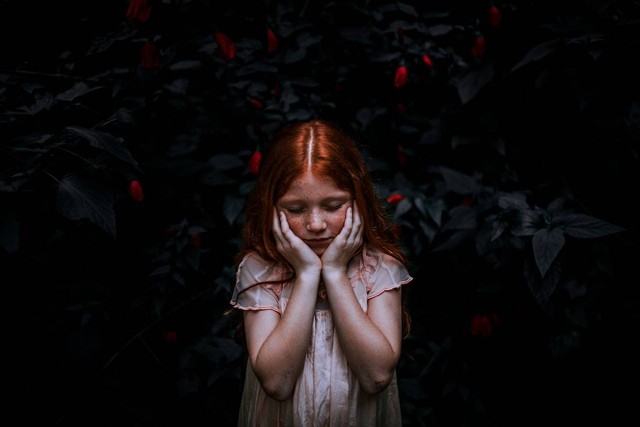 Ilustrasi Anak Introvert Artinya. Sumber: Pexels.com/Matheus Bertelli