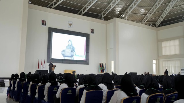 Rektor UM Buton menyambut mahasiswa baru tahun akademik 2023/2024 (Sumber:Dok. Humas UM Buton)