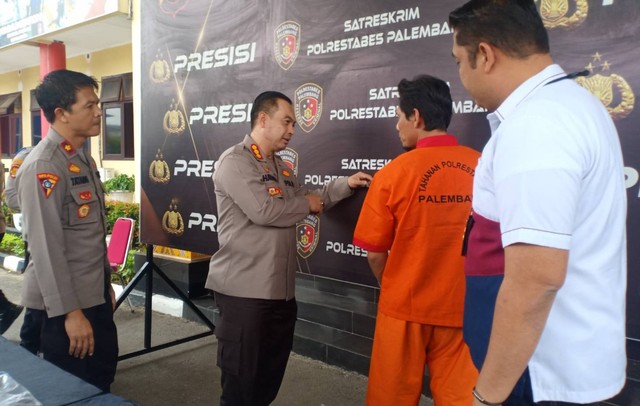 Kapolrestabes Palembang, Kombes Pol Harryo Sugihhartono, saat gelar perkara kasus percobaan pembunuhan di Palembang. (ist)