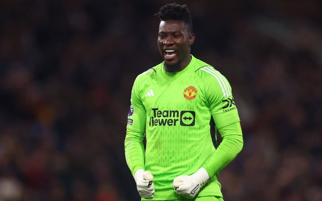 Andre Onana tampil saat Burnley vs Manchester United (MU) dalam laga pekan keenam Liga Inggris 2023/24 di Stadion Turf Moor, Minggu (24/9/2023) dini hari WIB. Foto: REUTERS/Carl Recine 