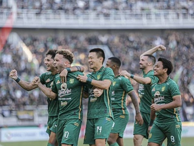 Persebaya sukses bekuk Arema FC 3-1 di Stadion GBT, Sabtu (23/9) sore kemarin. Foto: Official Persebaya