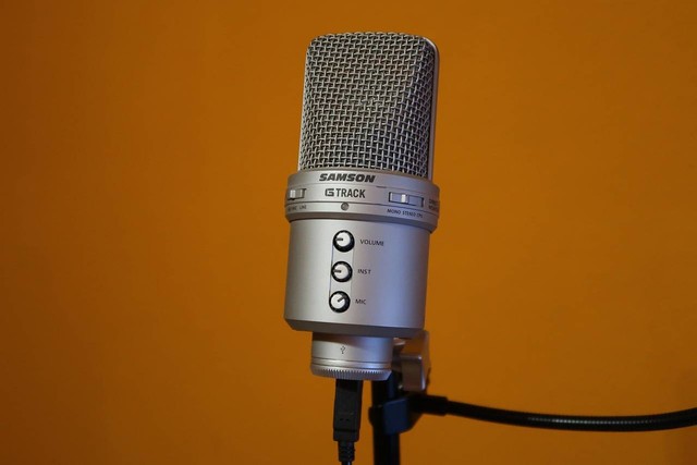 ilustrasi microphone podcast (sumber=pixabay)