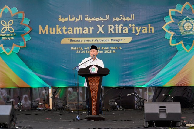 Menteri Perdagangan Zulkifli Hasan membuka Muktamar Rifa'iyah ke-Sepuluh, yang diselenggarakan di GOR Abirawa, Batang, Jawa Tengah pada Sabtu (23/9/2023). Foto: Kemendag RI