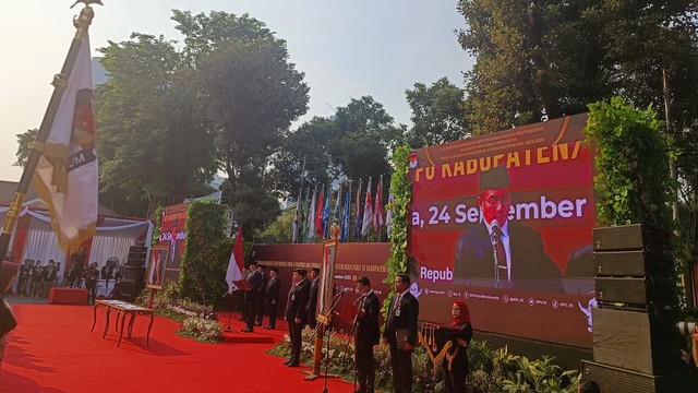 Pelantikan 91 anggota KPU provinsi dan kabupaten di KPU RI, Minggu (24/9/2023). Foto: Hedi/kumparan