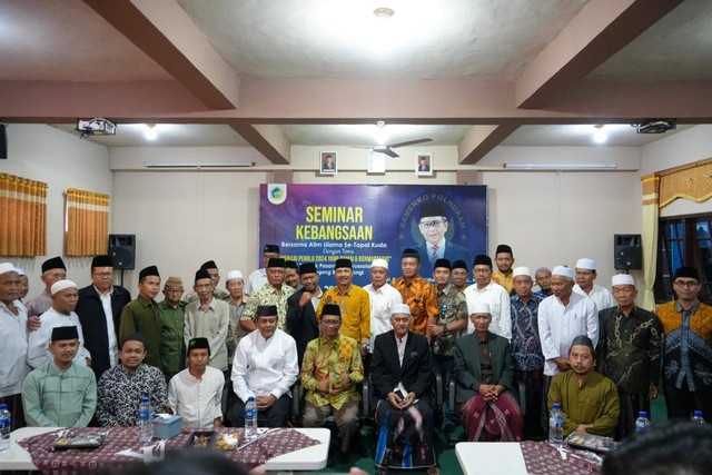 Mahfud MD saat mengisi Seminar Kebangsaan Bersama Alim Ulama se-Tapal Kuda dengan tema Menuju Pemilu 2024 yang Damai dan Bermartabat di Pondok Pesantren Darussalam, Blokagung, Banyuwangi, Jawa Timur, Minggu (24/9/2023). Foto: Dok. Humas Kemenko Polhukam