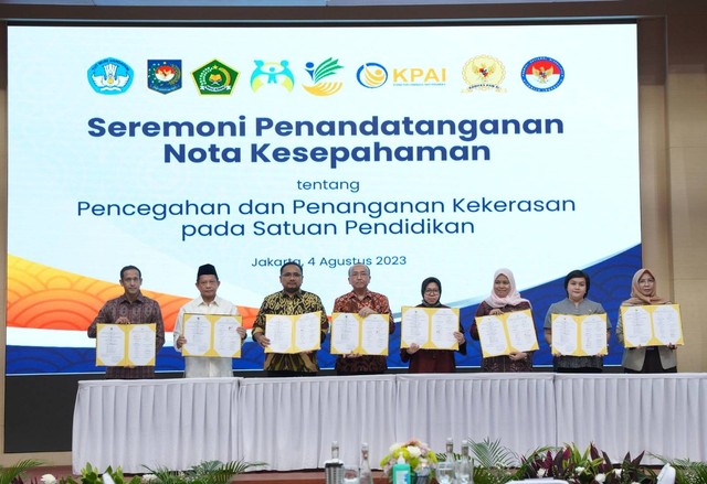 Penandatanganan Nota Kesepahaman 5 Kementerian dan 3 Lembaga tentang Pencegahan dan Penanganan Kekerasan di Lingkungan Satuan Pendidikan (4/8/2023) Foto: Dok. Istimewa