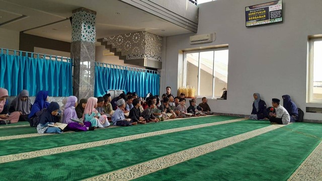 Mahasiswa PBA Fakultas Agama Islam Unismuh Makassar Menggelar Jaulatul ...