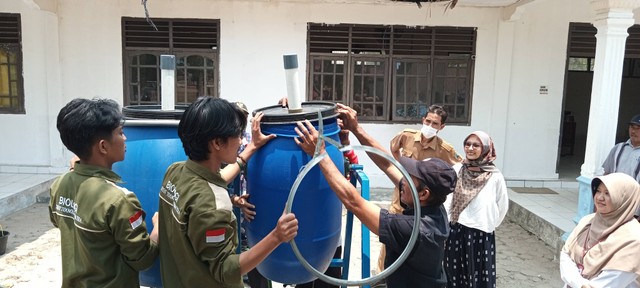 Limbah Pertanian Berbasis Fermentasi dengan Teknologi "KOMBO" (Komposter dan Biostarter) di Desa Rawa Selapan, Kecamatan Candipuro, Kabupaten Lampung Selatan, Provinsi Lampung. | Foto: Ist