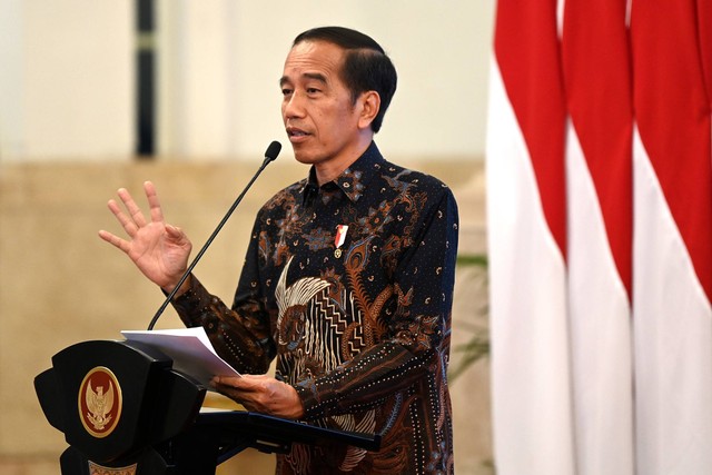Presiden Jokowi menyampaikan pengarahan dalam Peresmian Pembukaan Kongres XXV Persatuan Wartawan Indonesia (PWI) Tahun 2023 di Istana Negara, Jakarta, Senin (25/9/2023). Foto: Sigid Kurniawan/ANTARA FOTO