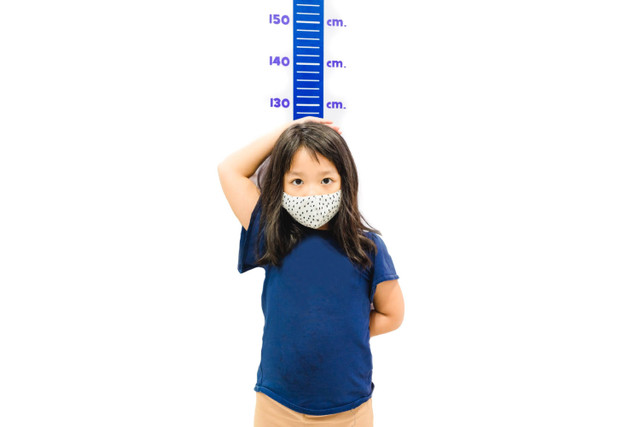 Ilustrasi mengukur tinggi badan anak.  Foto: Shutterstock