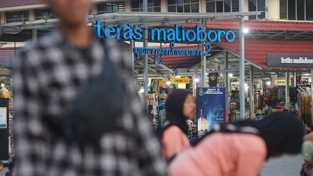 Tampak depan Teras Malioboro 2 pada malam hari. Foto: Arif UT/Pandangan Jogja