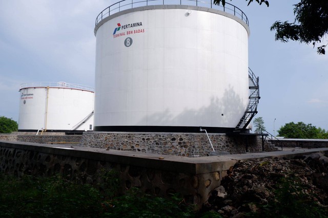 Tanki BBM Pertamina di wilayah timur Indonesia.