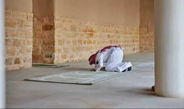 Ilustrasi Penyebab Melaksanakan Sujud Sahwi, Sumber Unsplash/Xavierarnau