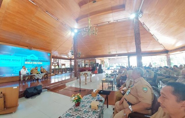 Kepala PPSDM Migas Sharing Best Practice Pembangunan Zona Integritas Bersama Bupati Blora. (Dok. Humas PPSDM Migas)