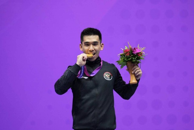 Pewushu Indonesia Harris Horatius medali emas Asian Games 2022 di Xiaoshan Guali Sports Centre, Hangzhou, China, Selasa (26/9/2023).  Foto: NOC Indonesia