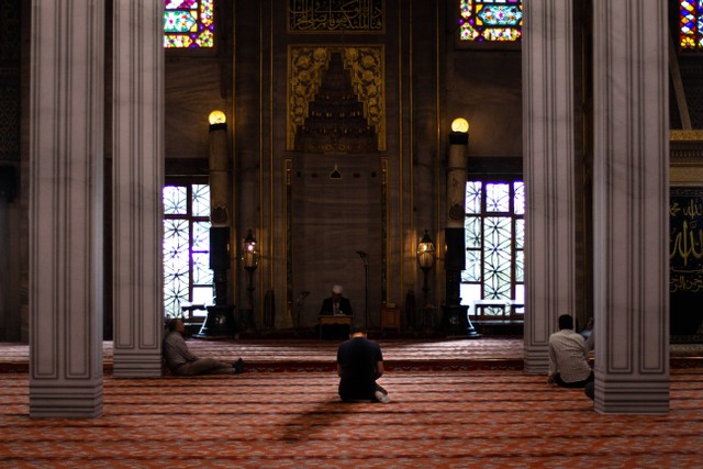 Mengenal arti ain dalam Islam. Foto: Unsplash/David Monje