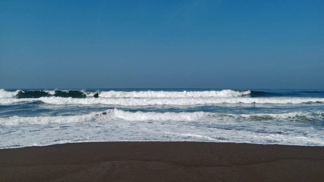 Sumber: Foto pribadi. Pantai Jetis, Kabupaten Purworejo, Jawa Tengah