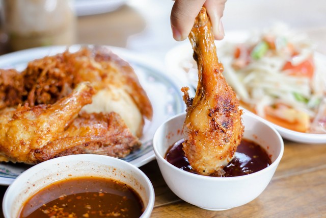 Ilustrasi Cara Bikin Ayam Rica-rica. Unsplash/Streets of Food.