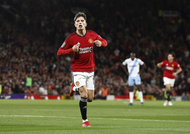 Selebrasi Alejandro Garnacho saat Manchester United (MU) vs Crystal Palace dalam laga Putaran Ketiga Piala Liga Inggris 2023/24 di Stadion Old Trafford, Rabu (27/9/2023) dini hari WIB. Foto: Action Images via Reuters/Jason Cairnduff