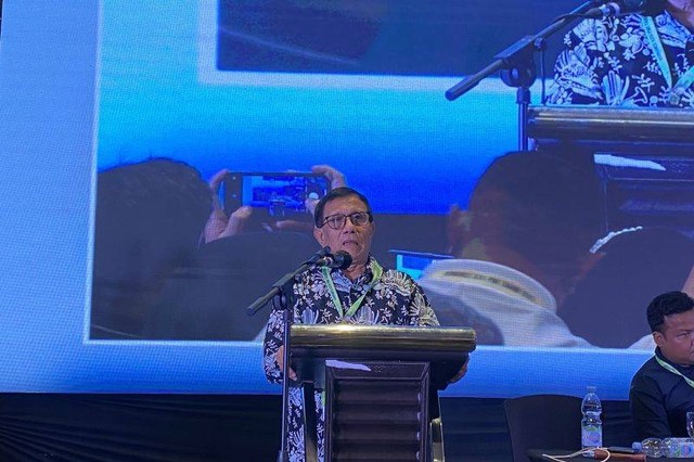 Ketua Umum PWI Pusat masa tugas 2023-2028 Hendry Ch Bangun saat memberikan sambutan setelah terpilih sebagai ketua umum pada Kongres XXV PWI di Bandung, Jawa Barat (27/9/2023). Foto: Rubby Jovan/ANTARA