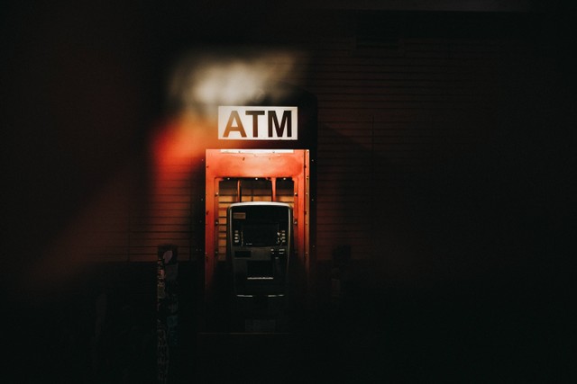 Ilustrasi Cara Ganti Pin ATM, Foto: Unsplash/Jake Allen