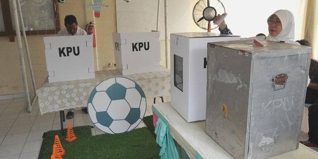 Gambar : Demokrasi sepakbola lewat pemilu.  Sumber Foto : KPU